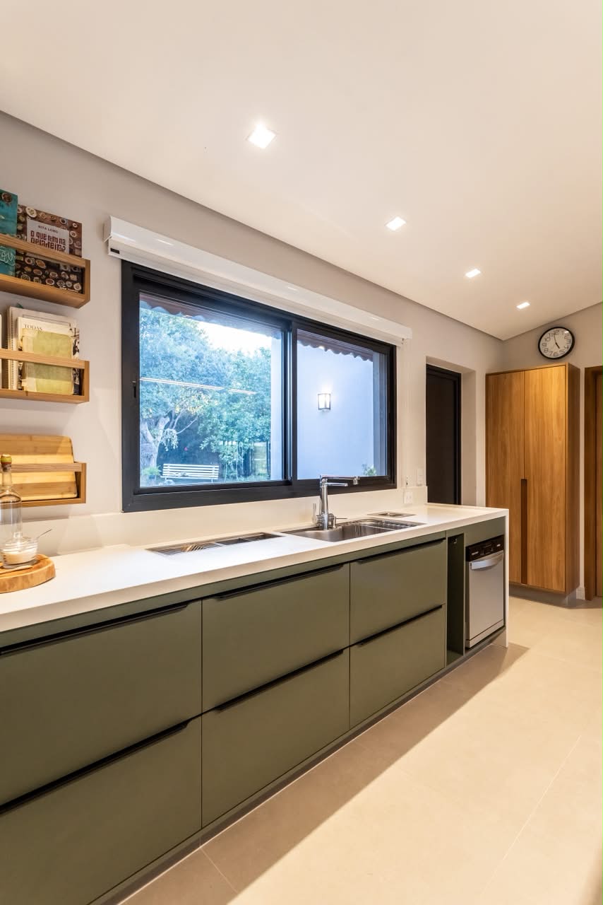Cozinha com bancada em pedra