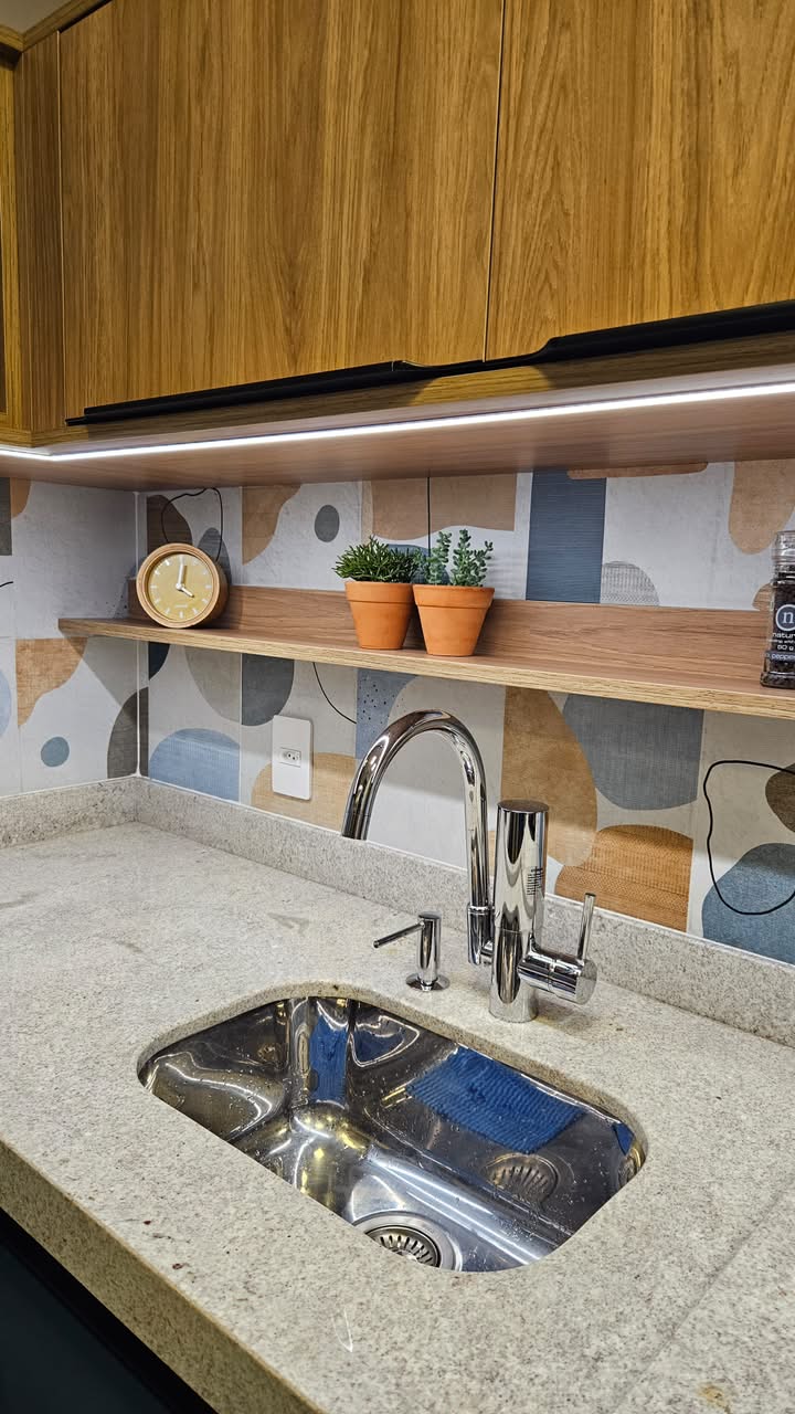 Cozinha com bancada em pedra